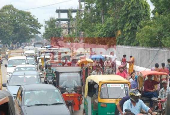 Delay in Flyover construction creating everyday traffic chaos : Agartala clutched under massive jam for hours, regular traffic congestion hits the common mass, SP Traffic talks to TIWN 